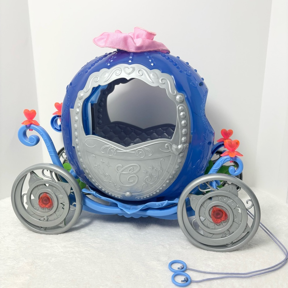Disney Princess Cinderella Transforming Pumpkin Royal Carriage Pull Play Toy